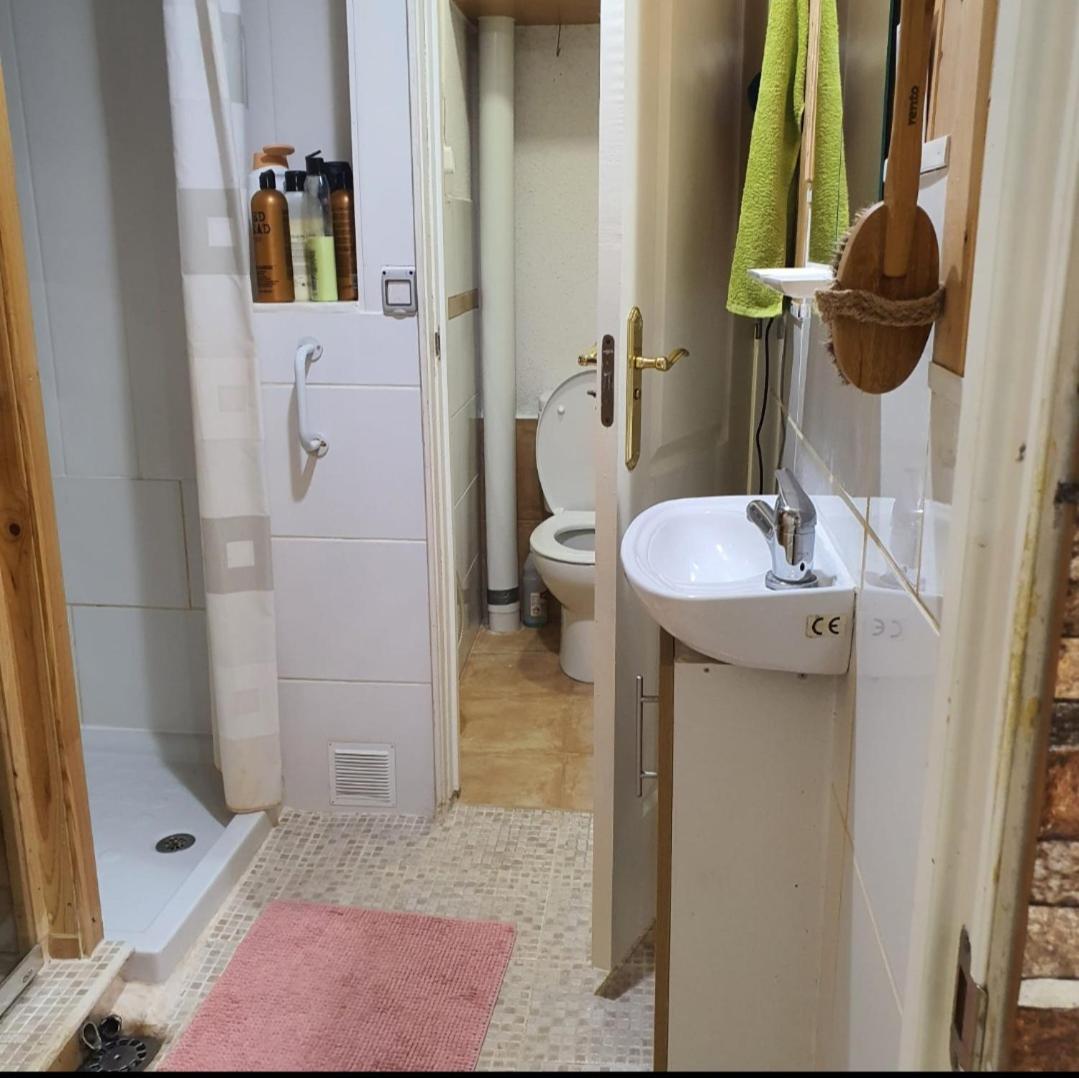 פואנגירולה Cozy Rooms In Terraced House מראה חיצוני תמונה